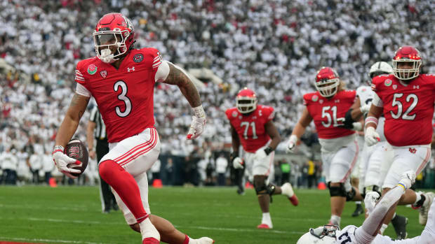 an 2, 2023; Pasadena, California, USA; Utah Utes running back Ja'Quinden Jackson (3) scores a touchdown against the Penn State Nittany Lions in the second quarter of the 109th Rose Bowl game at the Rose Bowl. Mandatory Credit: Kirby Lee-USA TODAY SportsCreated: